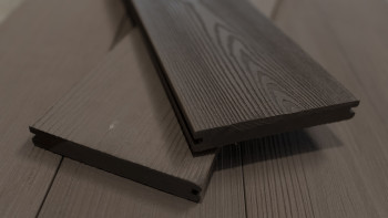 planeo BPC oak grove - solid plank bog oak wood structure